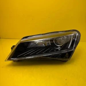 Far Skoda Superb III Xenon