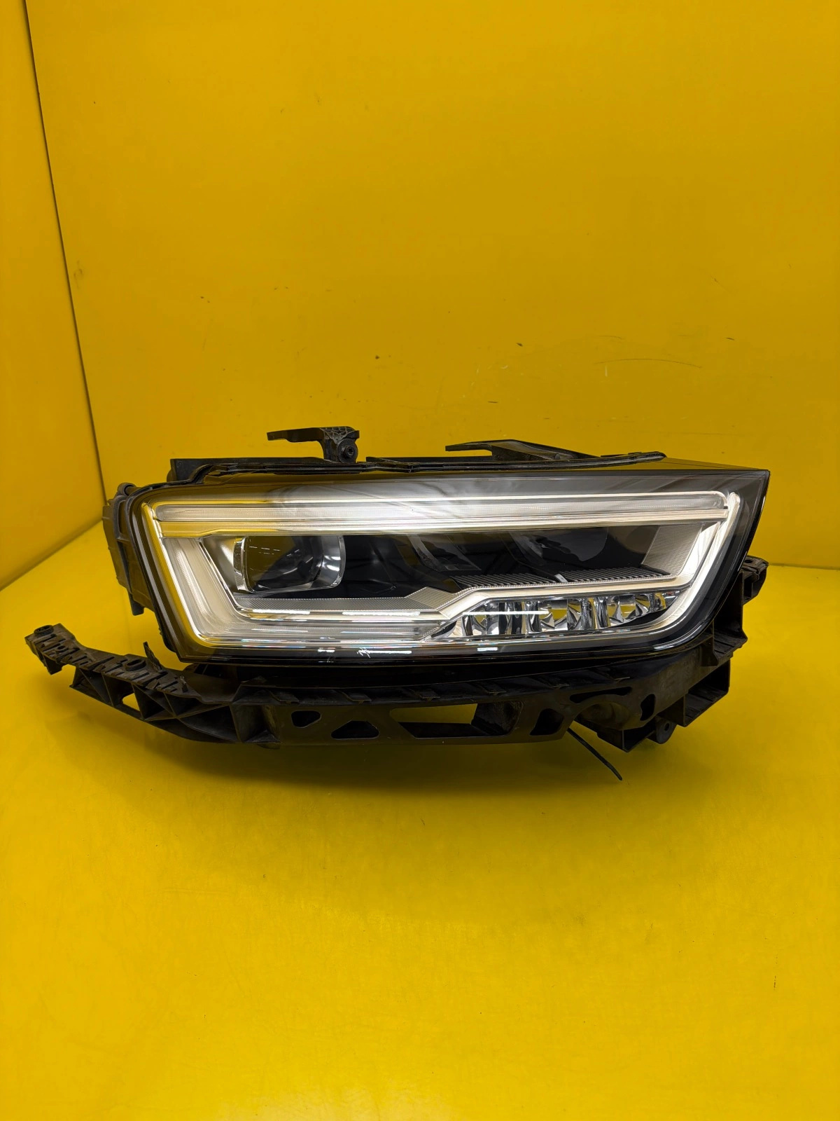 Far dreapta Full LED Facelift OEM 32057