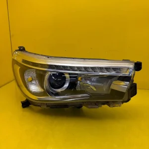 Far Dreapta Toyota Hilux VIII Full LED