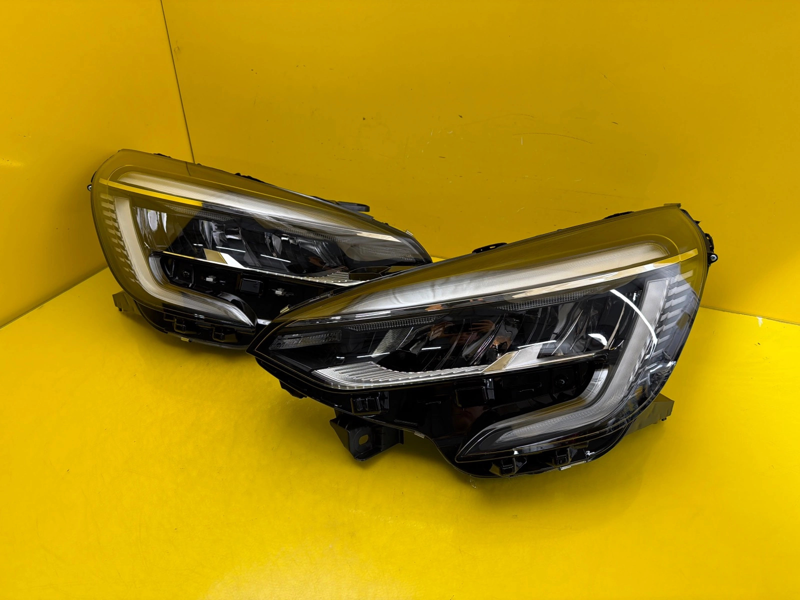 Far stânga Full LED OEM 32151