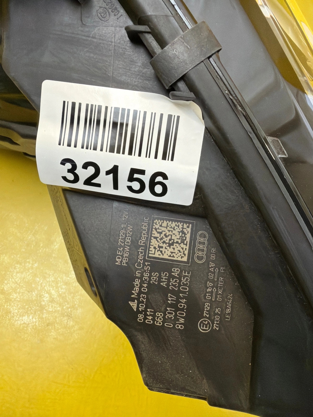 Far stânga Facelift OEM 32156 - Image 2