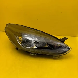 Far Dreapta Ford Fiesta MK8 L1BB–Ce z Full LED