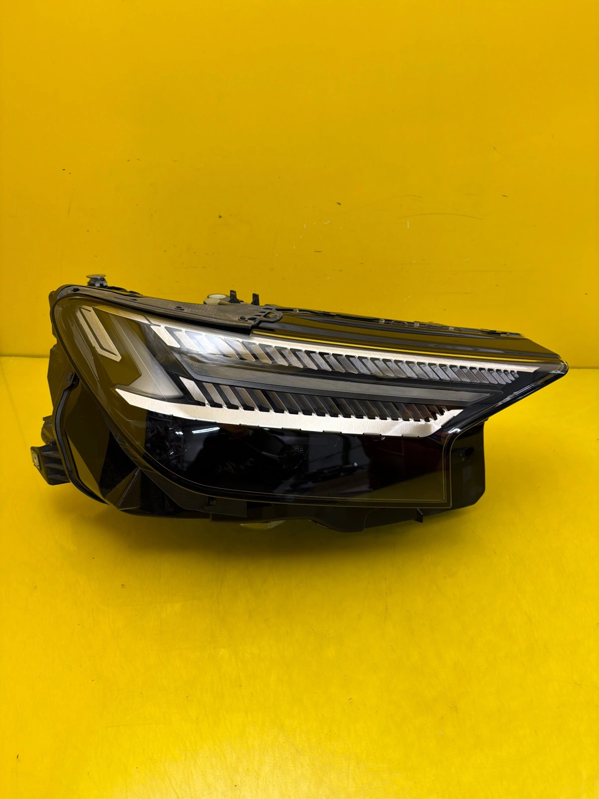 Far dreapta Full LED OEM 32214