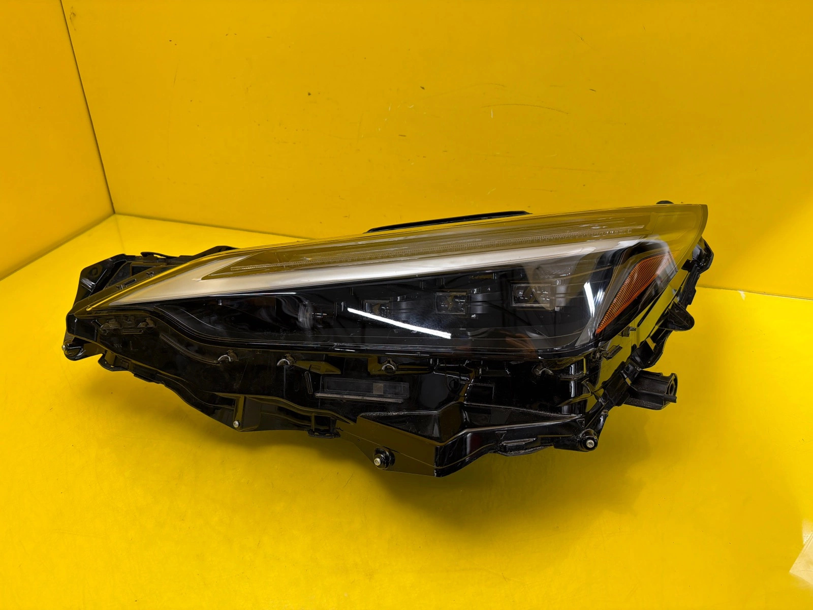 Far stânga Full LED OEM 32217