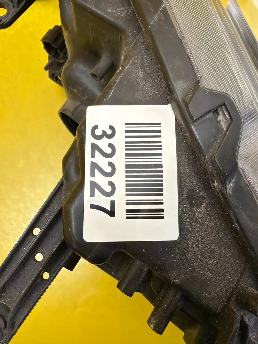 Far Dreapta Nissan X-Trail T32 Przedlift 14 LED