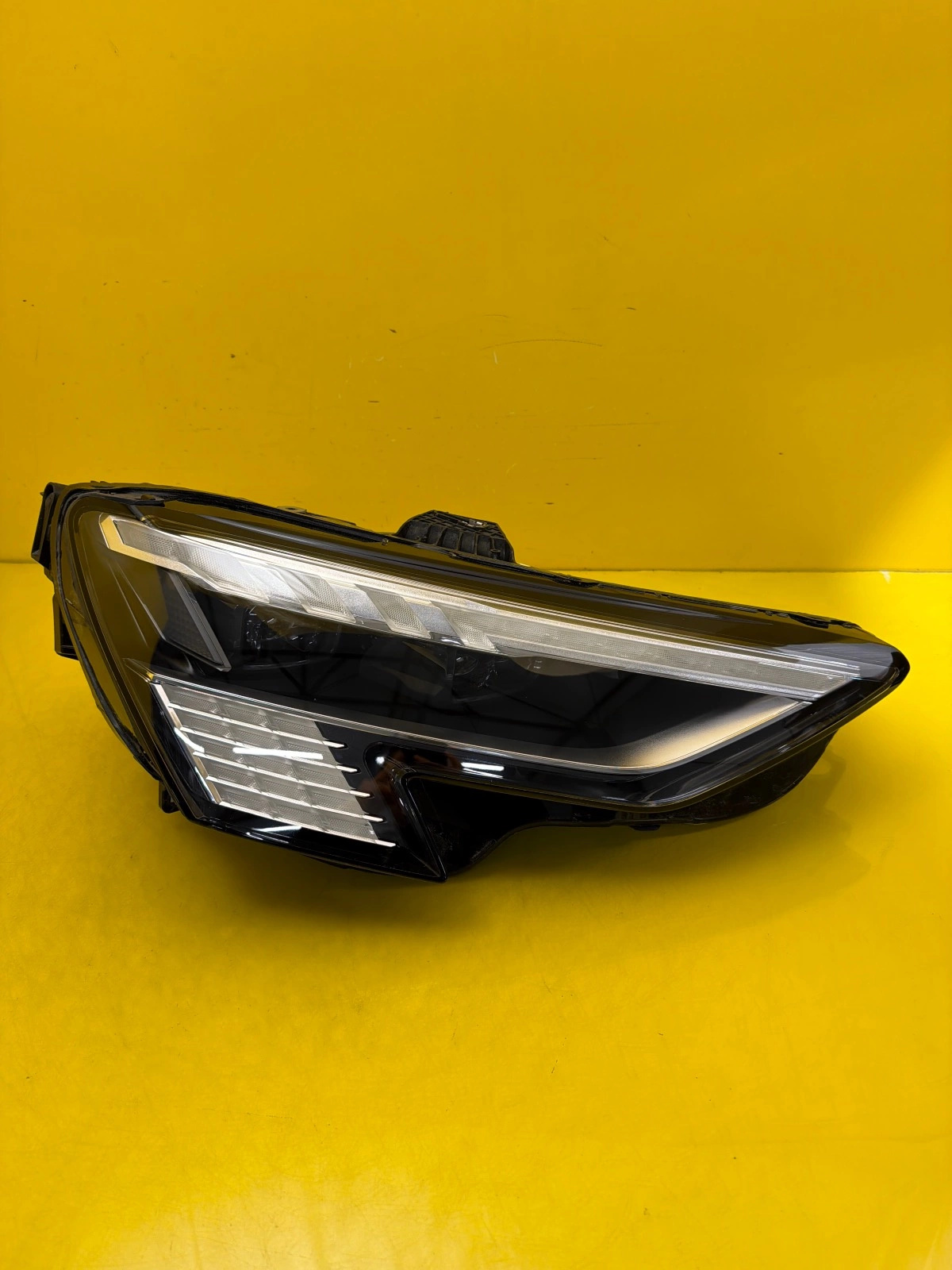 Far dreapta LED OEM 32242