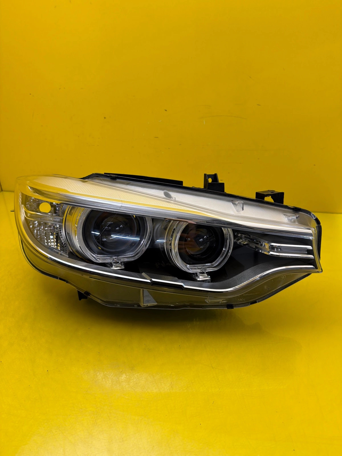 Far dreapta Xenon BMW Seria 4 M4 F32 OEM 7410786-01