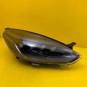 Far Dreapta Ford Fiesta MK8 L1BB–Ce z Full LED
