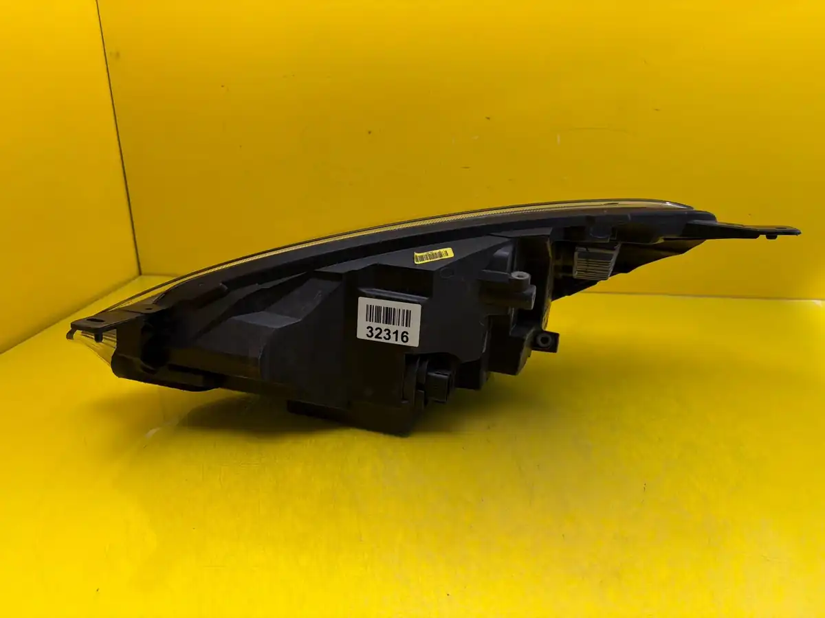 Far Dreapta Ford Fiesta MK8 L1BB–Ce z Full LED