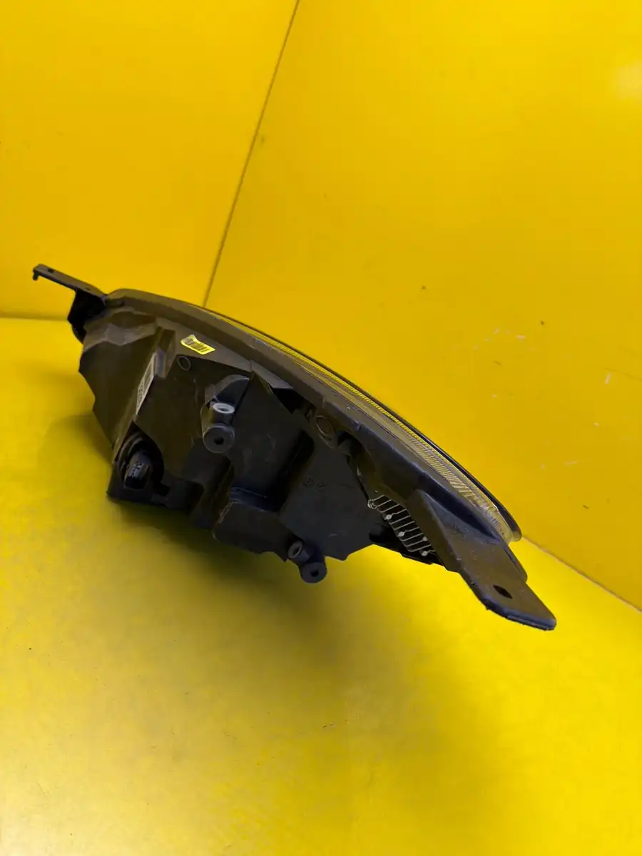 Far Dreapta Ford Fiesta MK8 L1BB–Ce z Full LED
