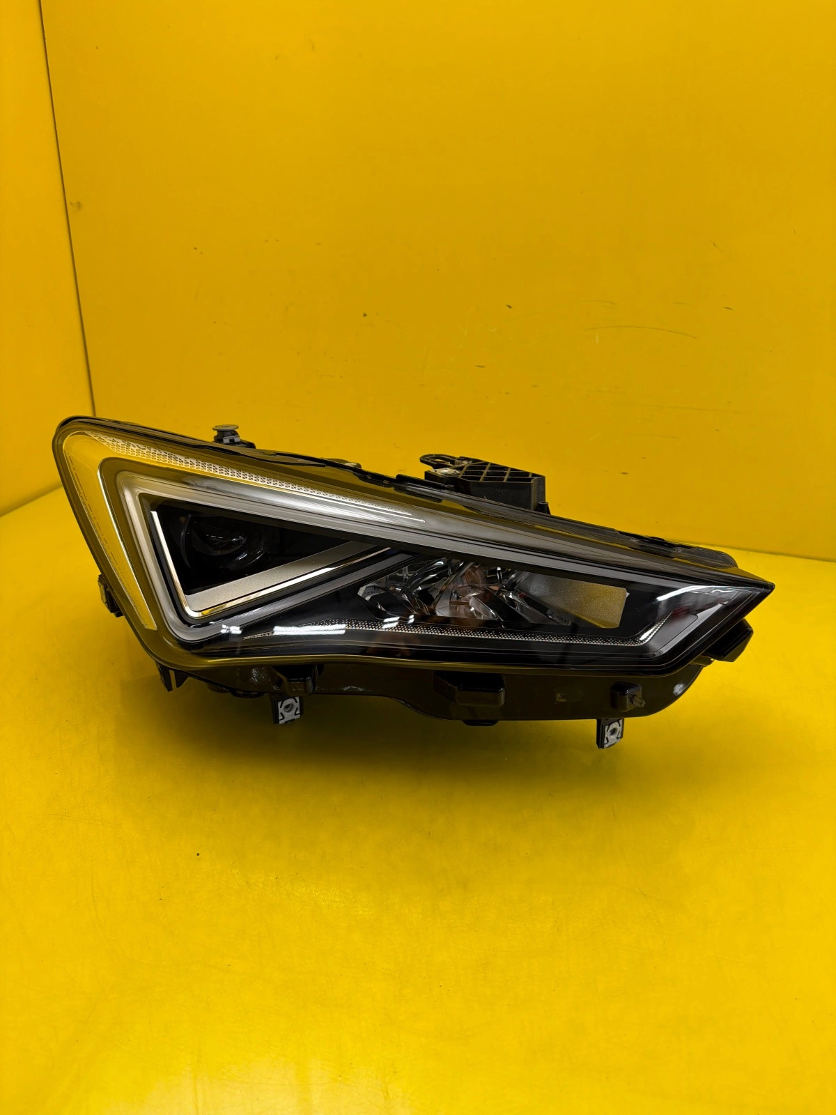 Far dreapta Full LED OEM 32339