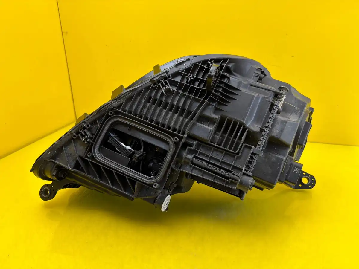 Far Mercedes GLE W167 Lift 23- Full LED