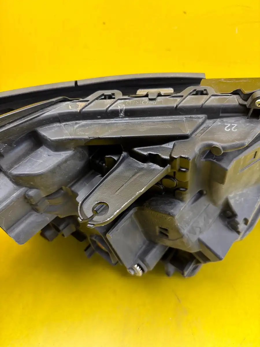 Far Toyota BZ4X Full LED
