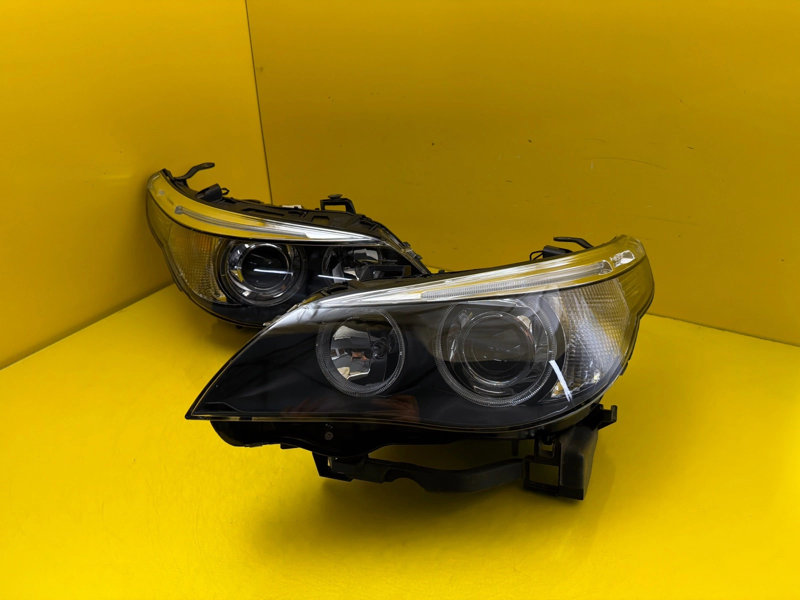 Far stânga Bi-Xenon Direcțional BMW Seria 5 E60 2003-2007 OEM 32345