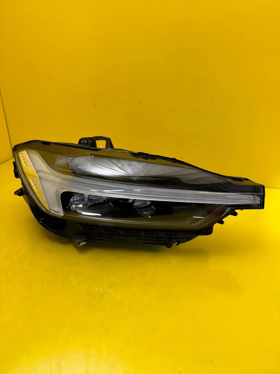 Far Dreapta Volvo XC60 II Lift 20- Full LED