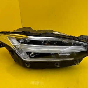 Far Dreapta Volvo XC90 II Mid LED