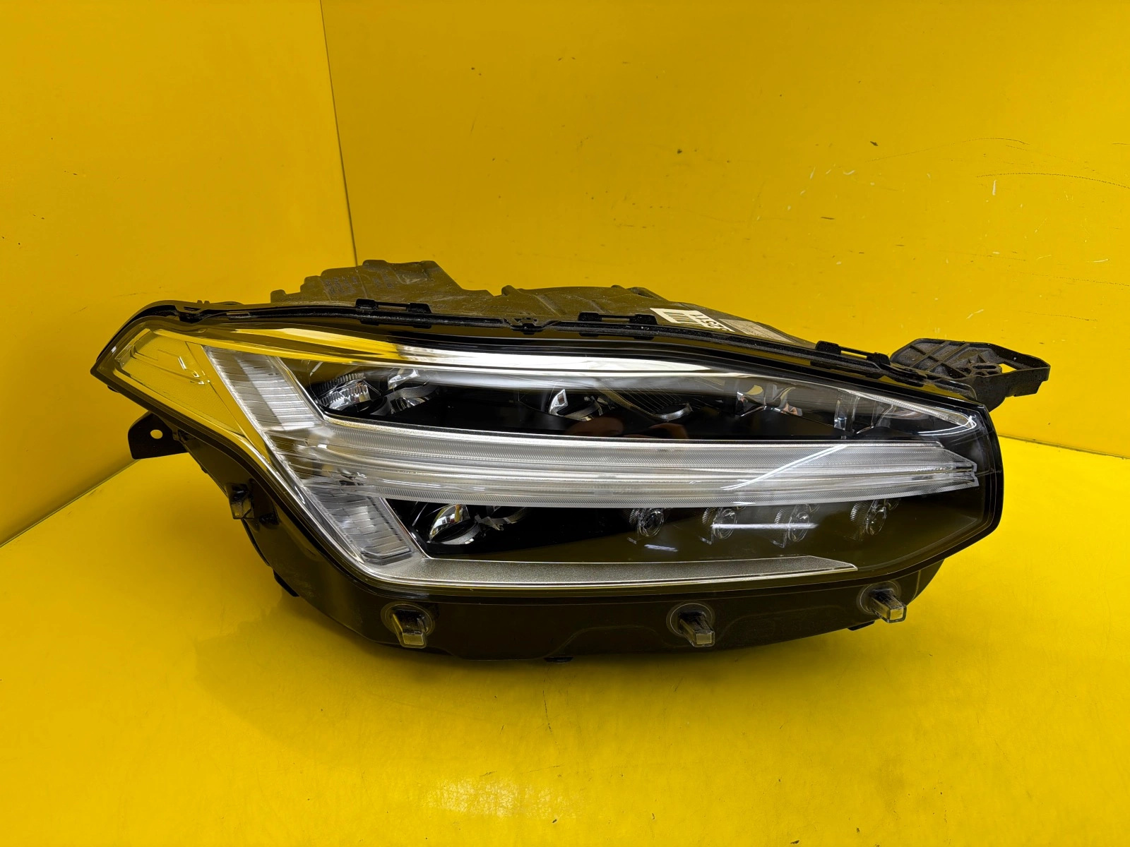 Far Dreapta Volvo XC90 II Mid LED