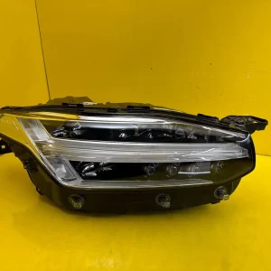 Far Dreapta Volvo XC90 II Full LED