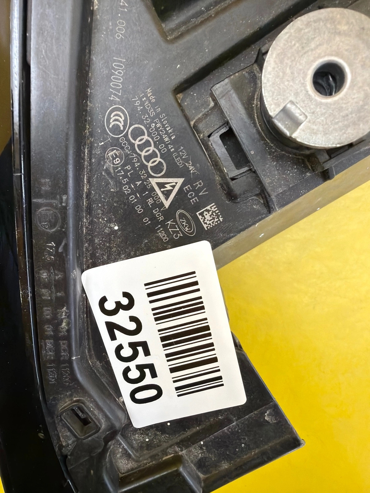 Far dreapta Bi-Xenon Facelift OEM 32550 - Image 2