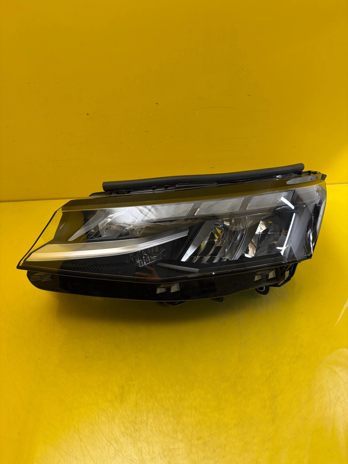 Far stânga Full LED OEM 32557