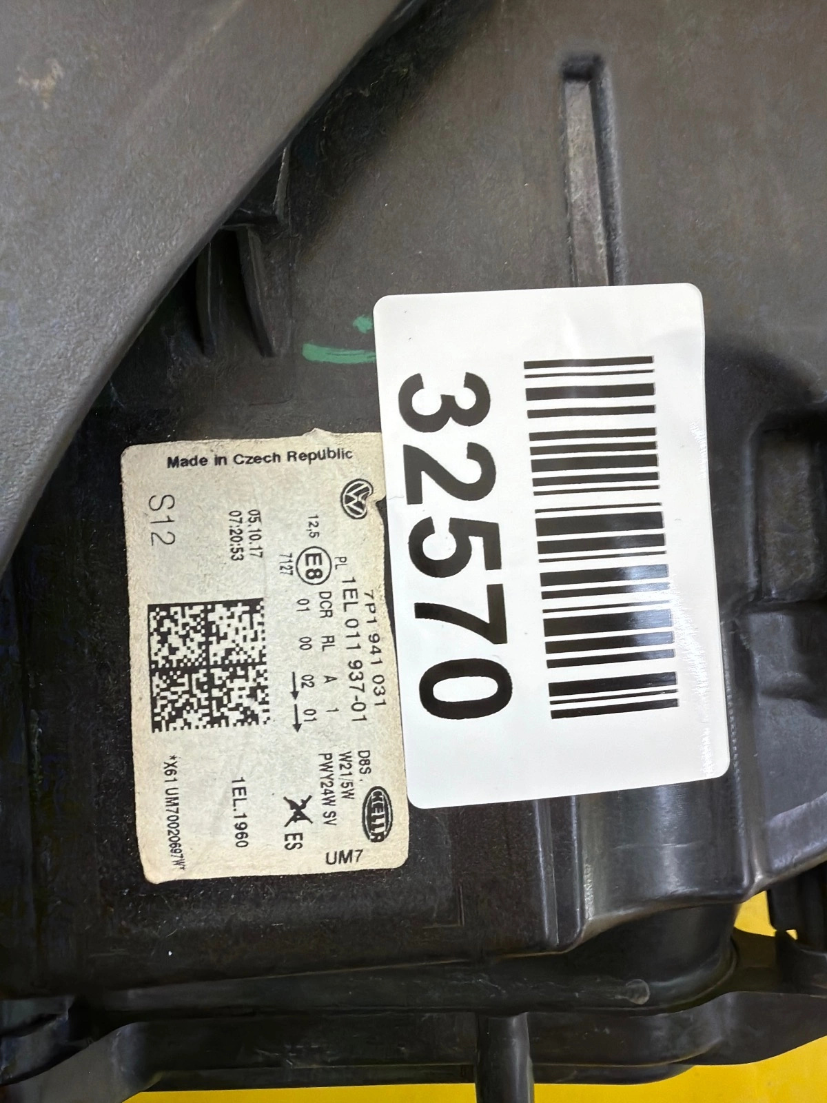 Far VW Touareg 2 II Lift Bixenon - Image 2