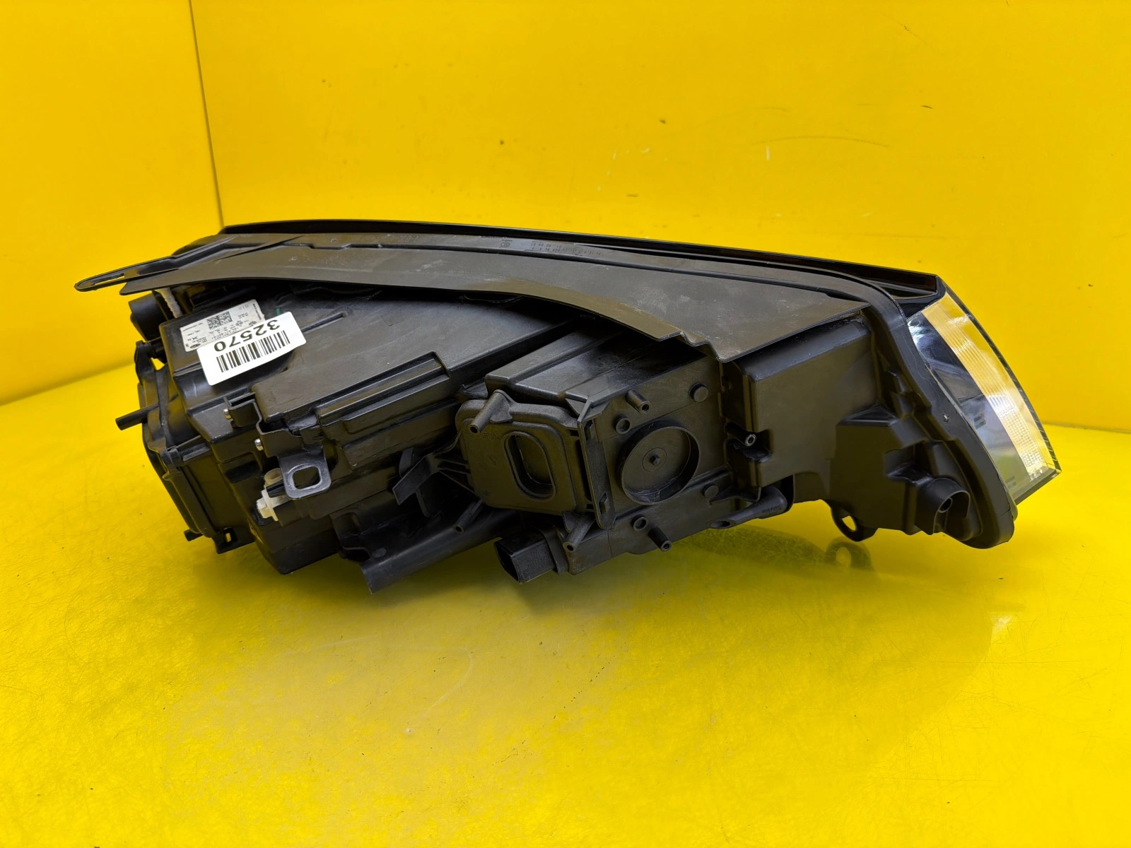 Far VW Touareg 2 II Lift Bixenon - Image 3