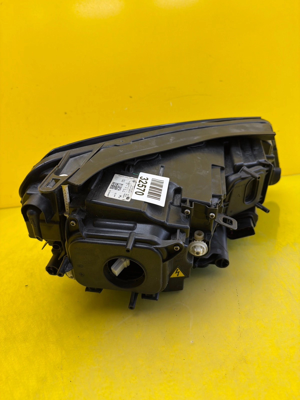 Far VW Touareg 2 II Lift Bixenon - Image 4