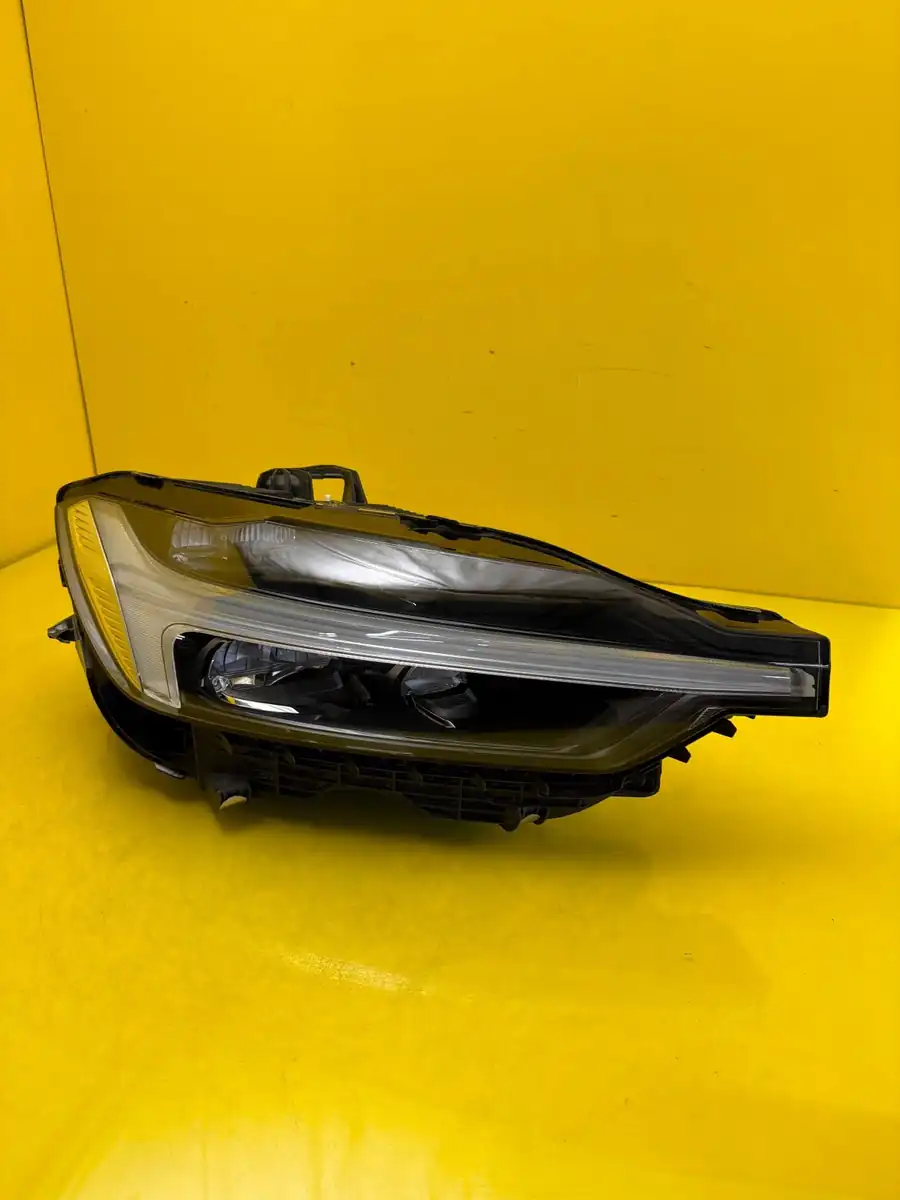 Far Dreapta Volvo XC60 II Lift Full LED