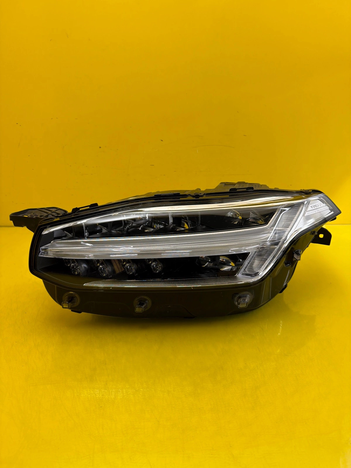 Far Volvo XC90 II 17- Full LED