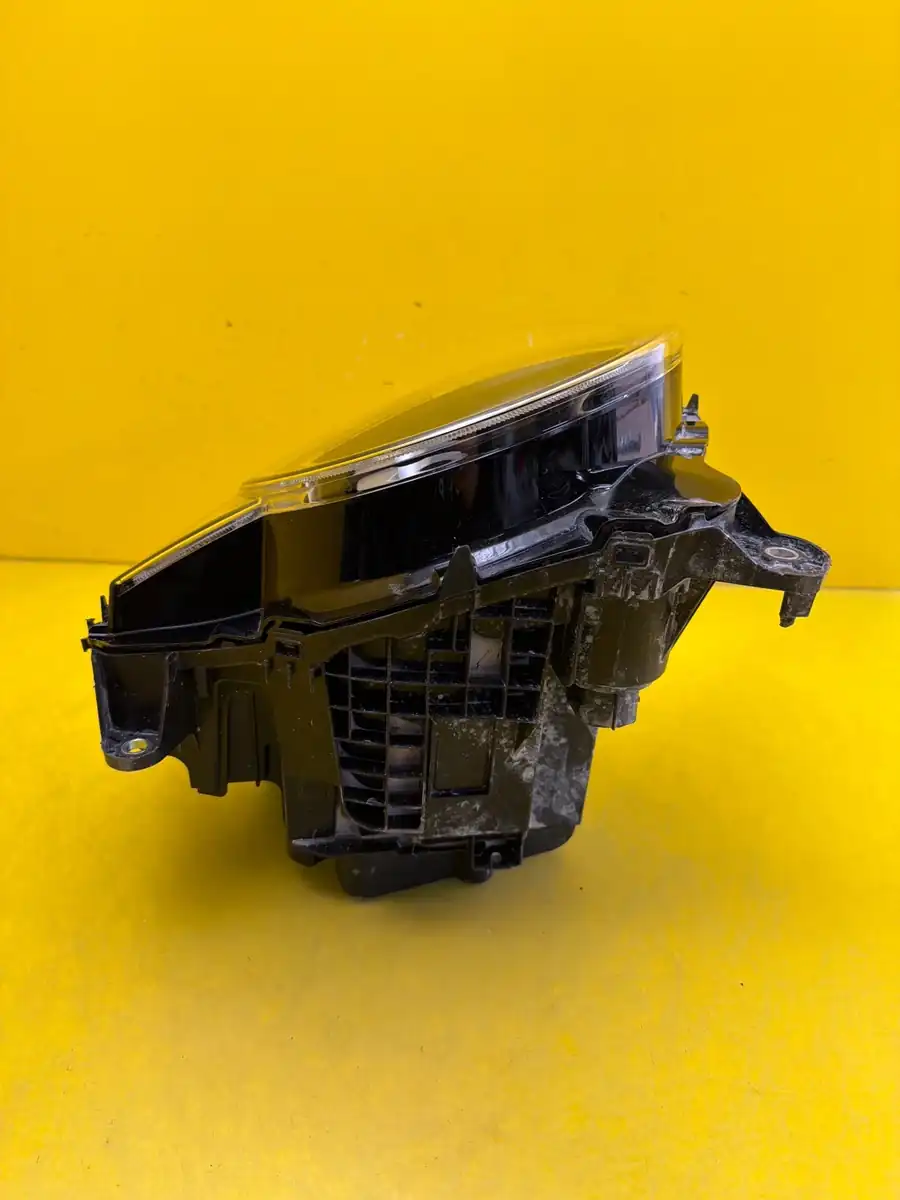Far Dreapta Land Rover Defender Ii L663 L8B2