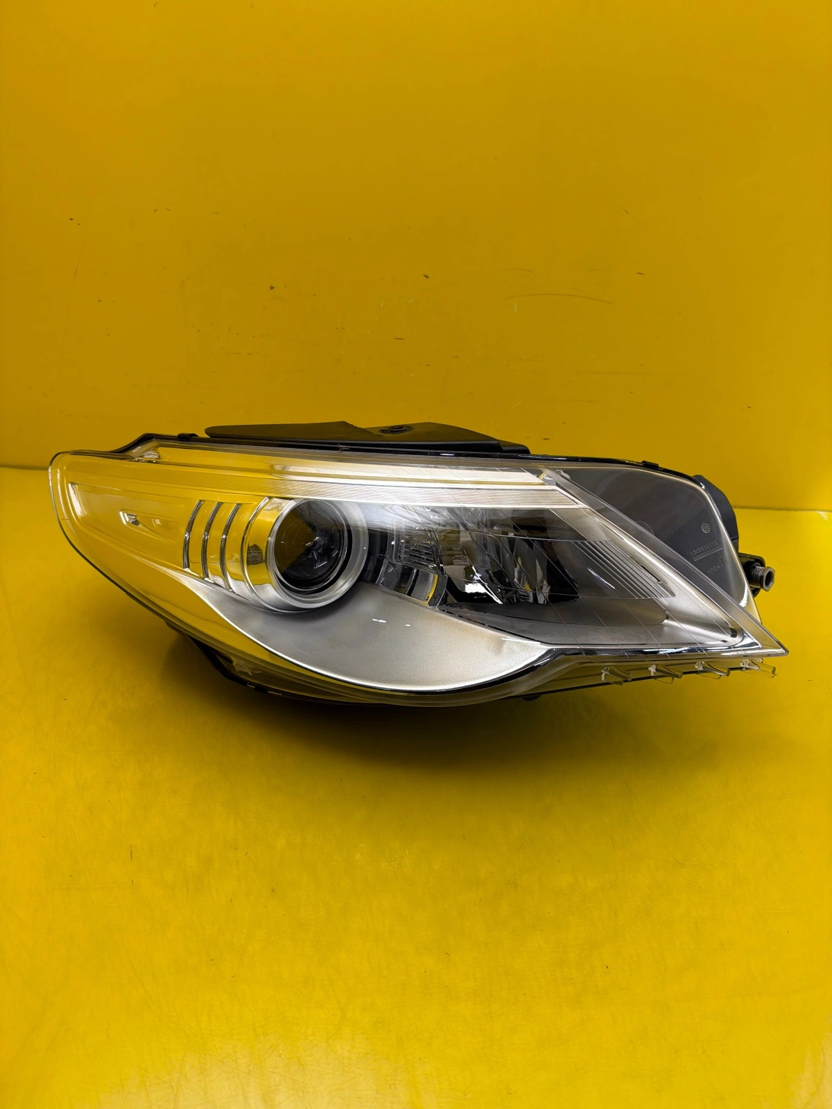 Far dreapta Bi-Xenon Dynamic OEM 32723