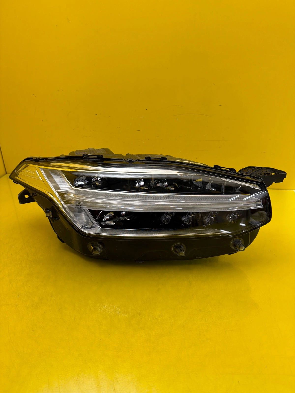 Far Dreapta Volvo XC90 II Full LED