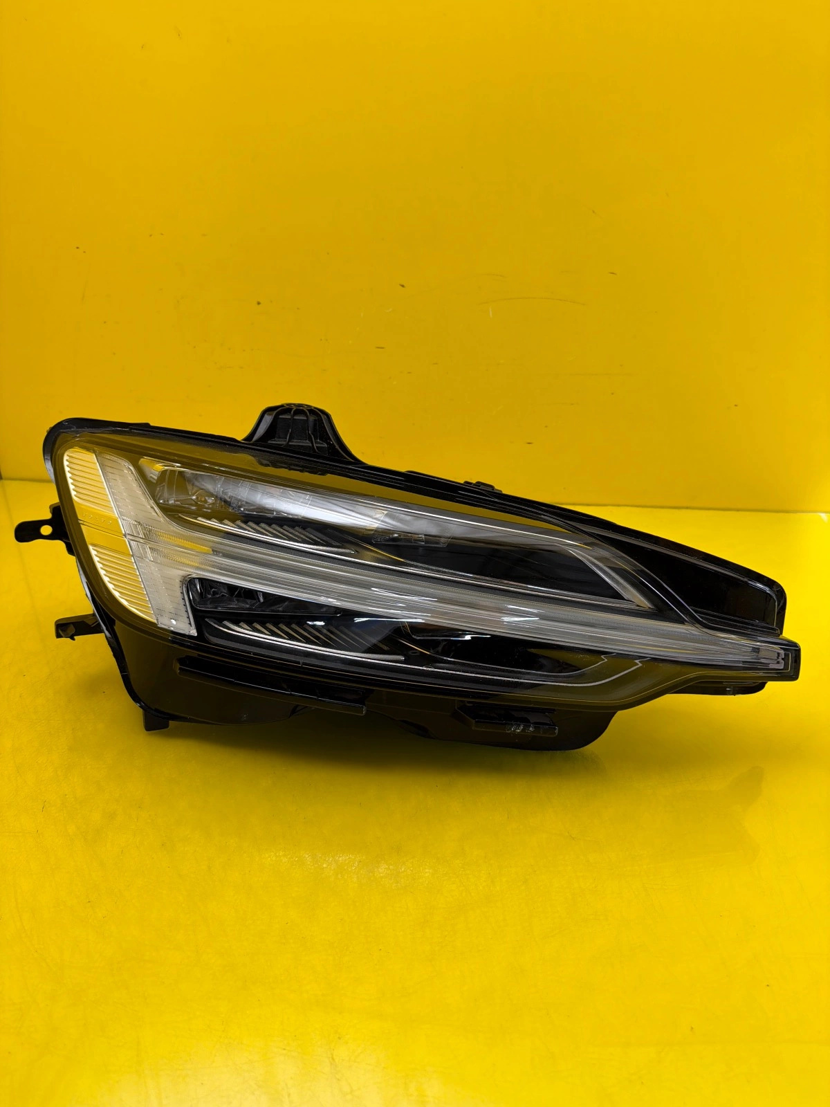 Far Dreapta Volvo S60 V60 Mid LED