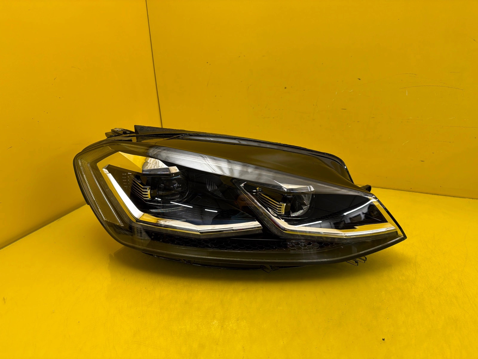 Far dreapta Full LED Facelift OEM 32801
