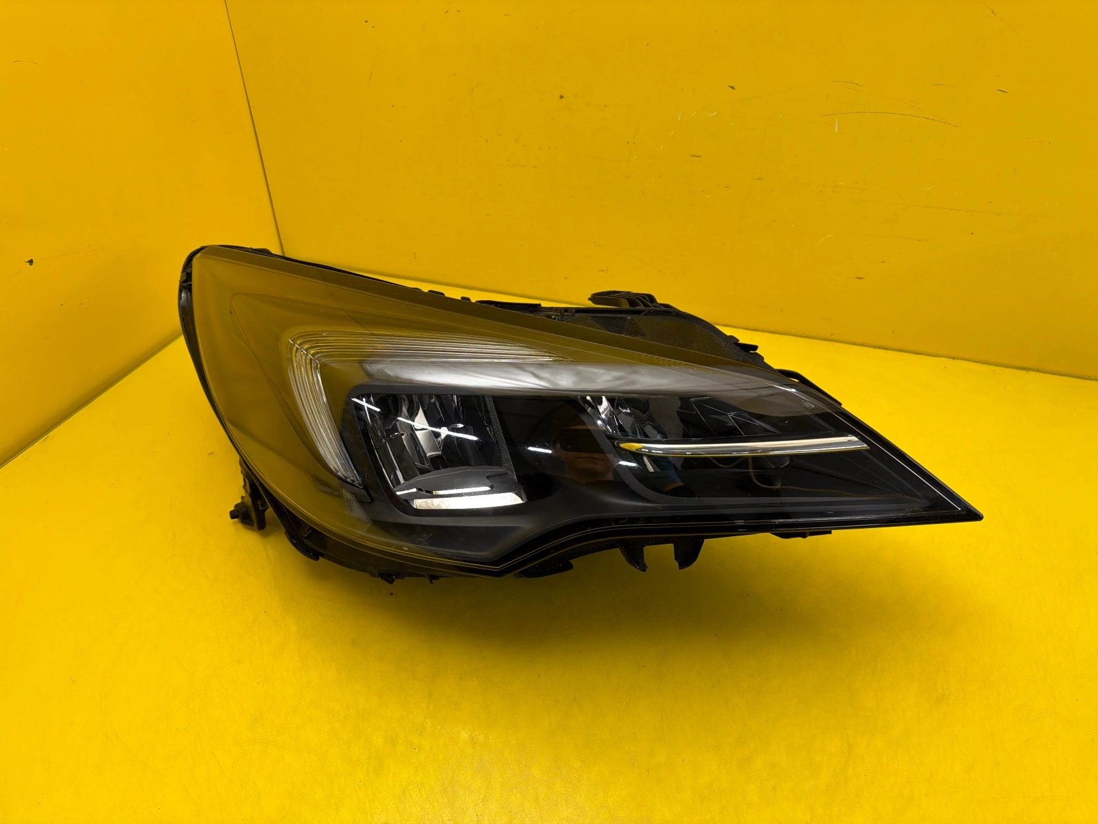 Far Dreapta Opel Astra 5 V K Full LED