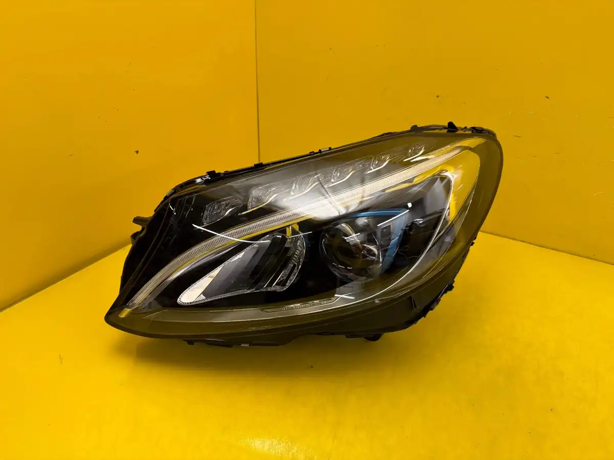 Far Mercedes C-Class W205 Hybryd Full LED