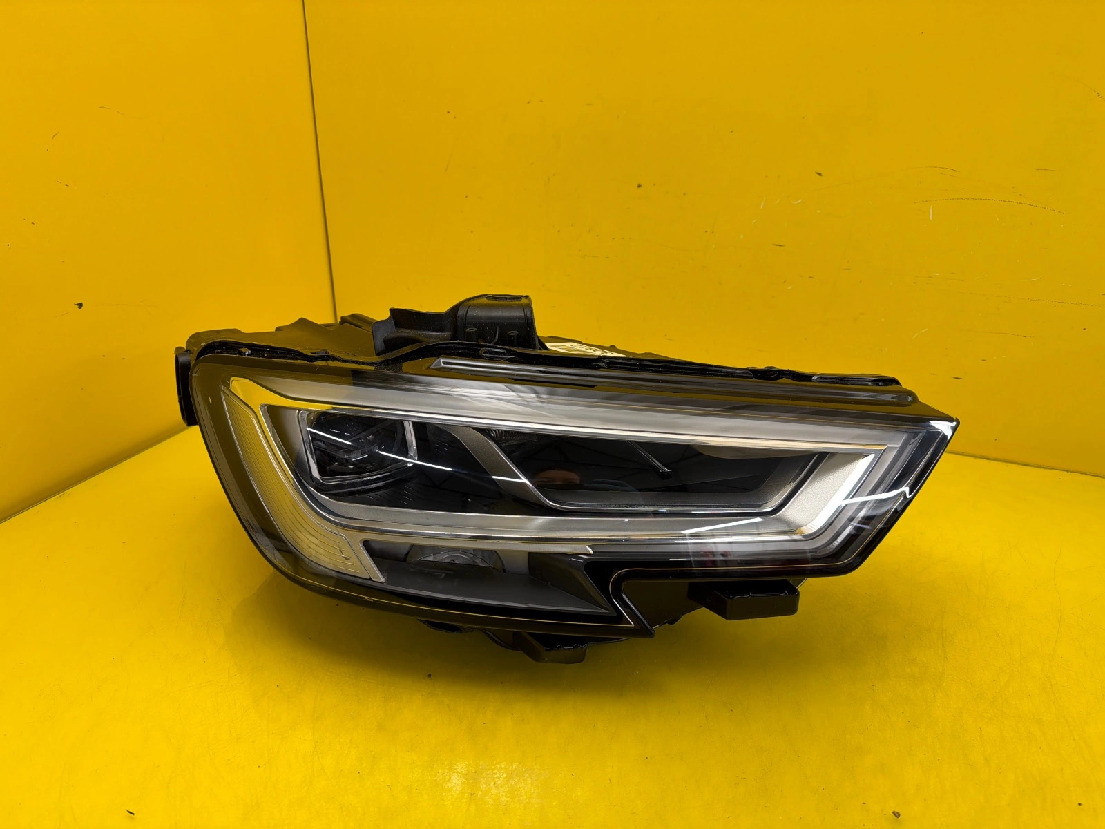 Far dreapta Full LED Facelift OEM 32822