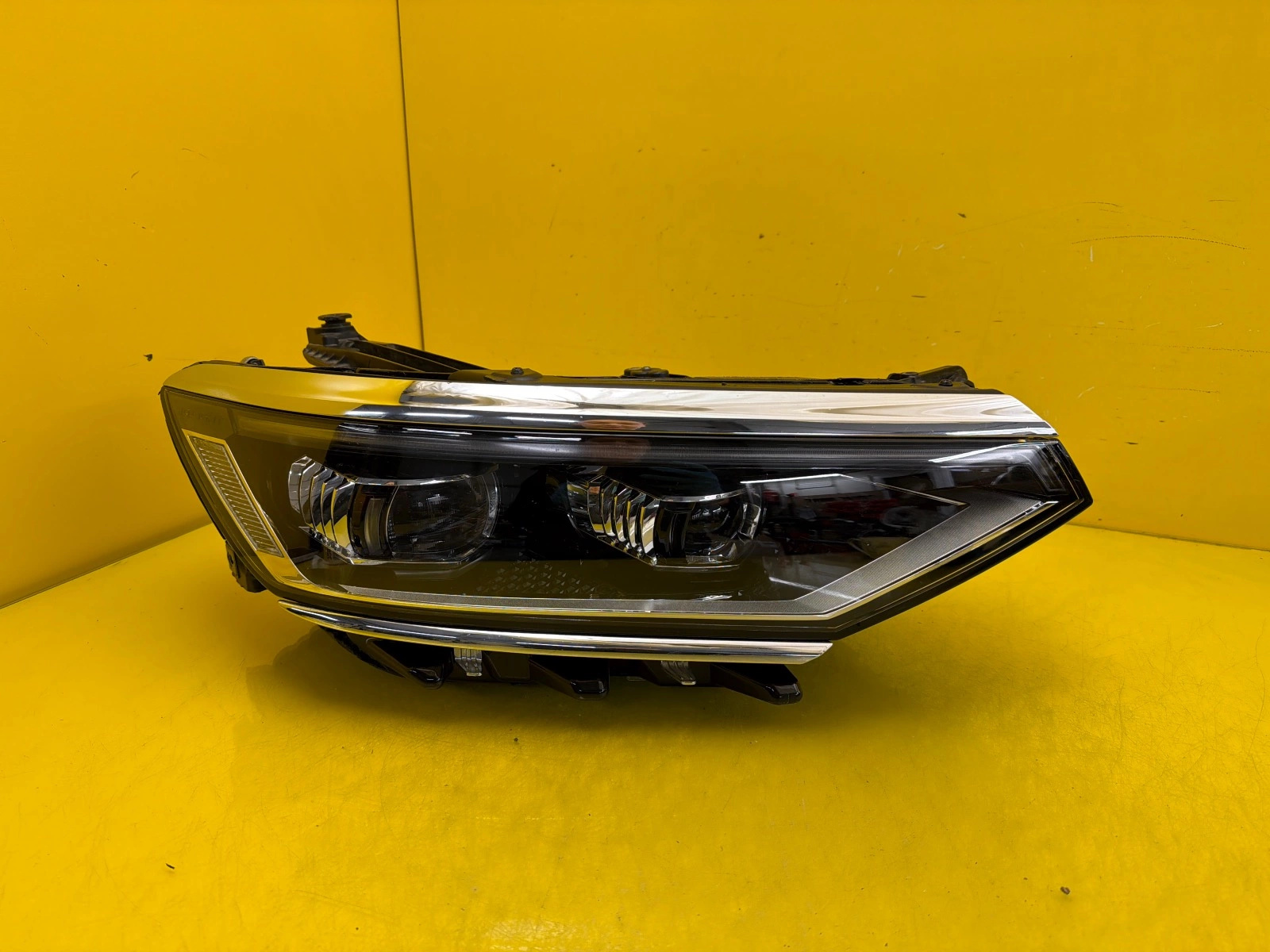 Far dreapta Full LED Facelift OEM 32823