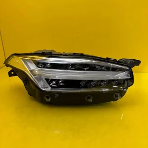 Far Dreapta Volvo XC90 II Mid LED