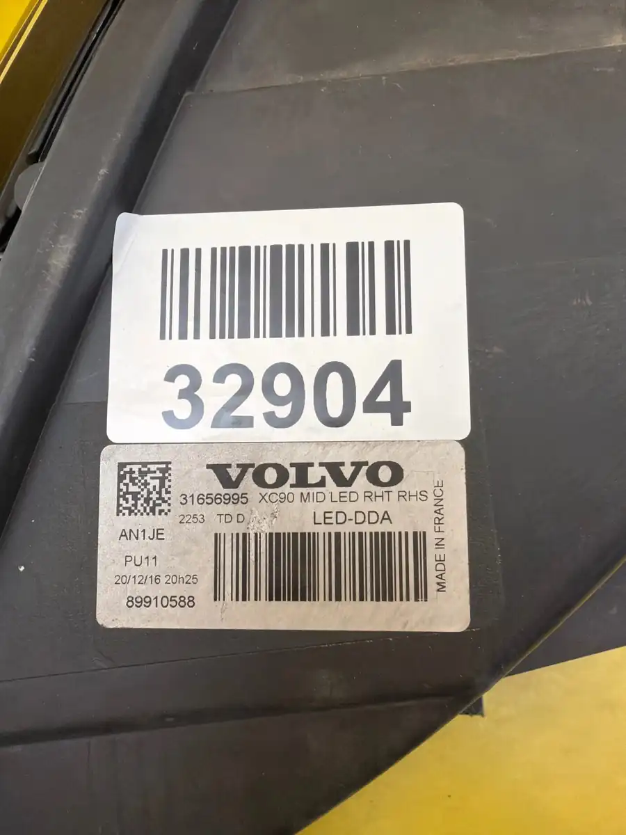 Far Dreapta Volvo XC90 II Mid LED