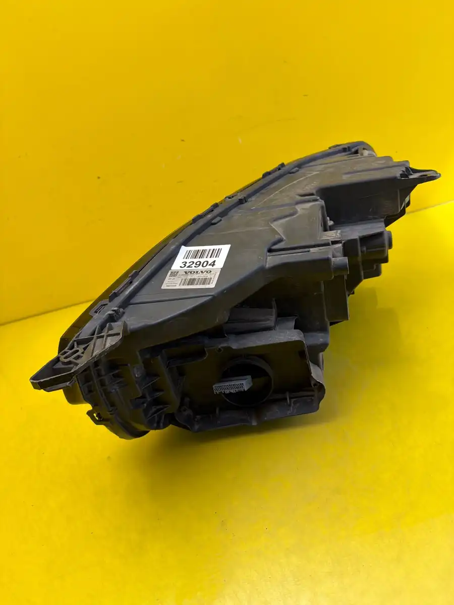 Far Dreapta Volvo XC90 II Mid LED