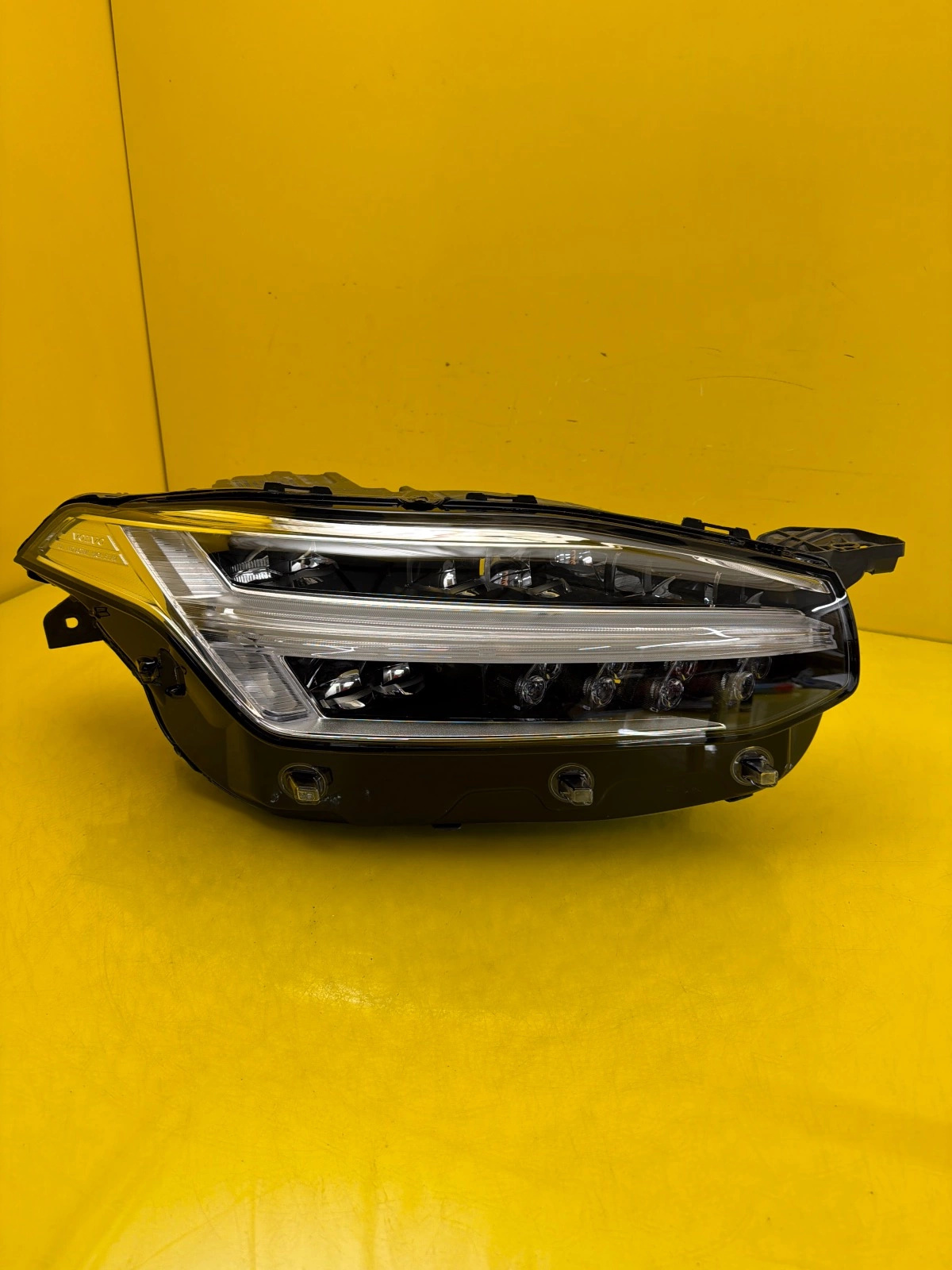 Far Dreapta Volvo XC90 II 17- Full LED