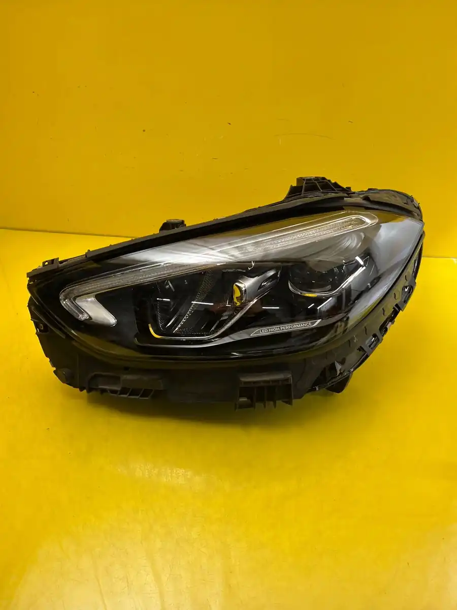 Far Mercedes C-Class W206 Full LED