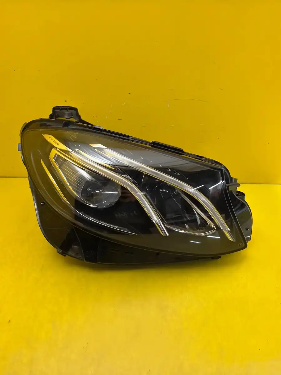Far Dreapta Mercedes E-Class W213 Halogen