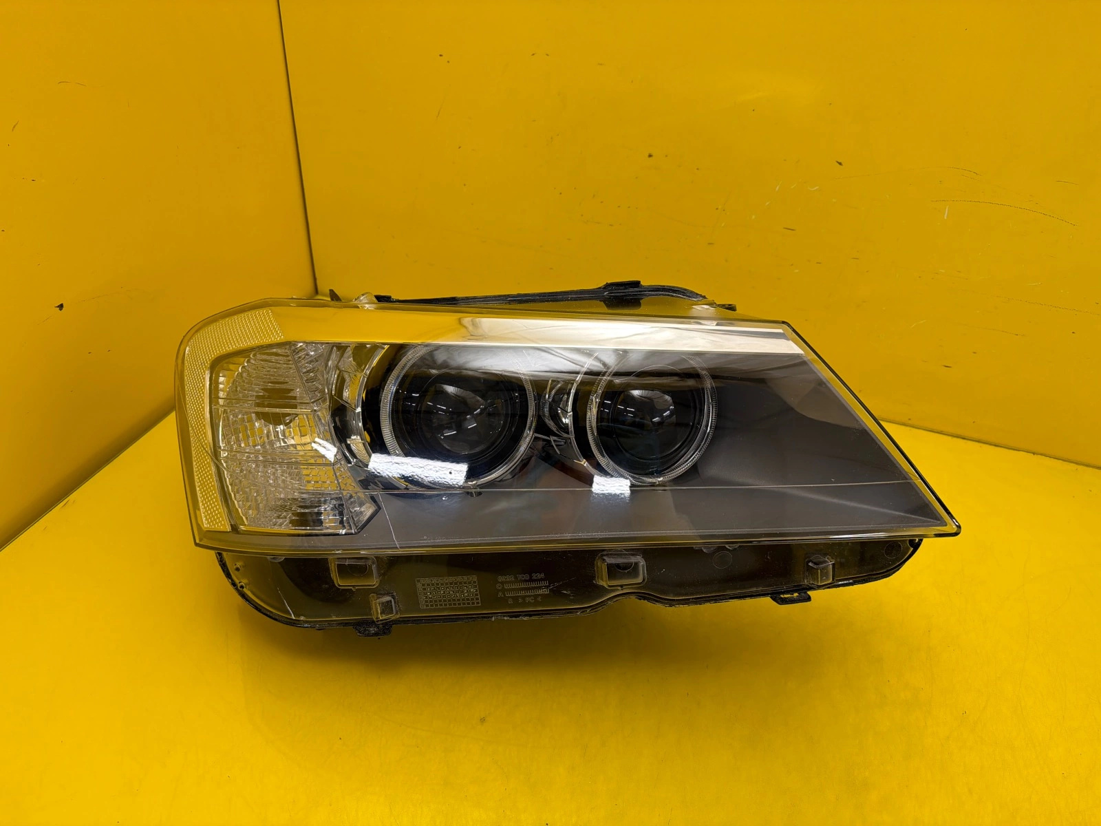 Far dreapta Xenon BMW X3 F25 OEM 32924