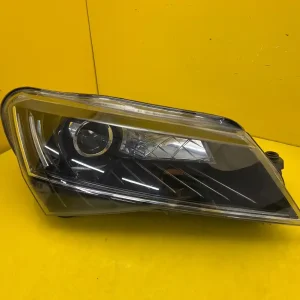Far Dreapta Skoda Superb III Xenon
