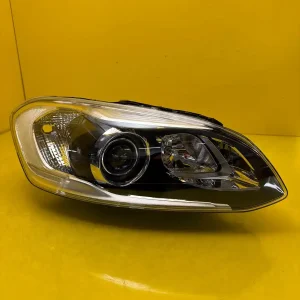 Far Dreapta Volvo XC60 Lift Xenon