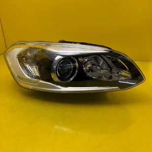 Far Dreapta Volvo XC60 Lift Xenon