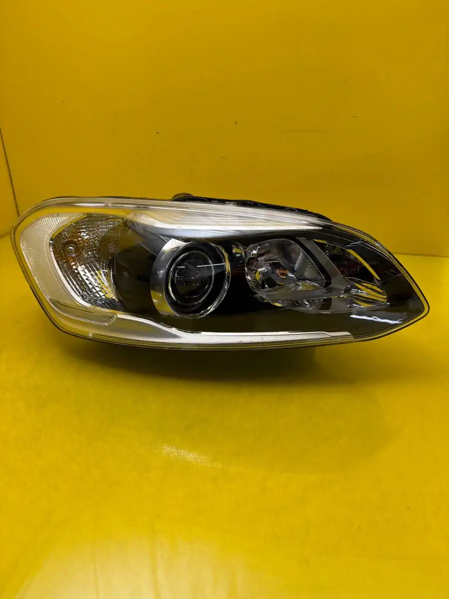 Far Dreapta Volvo XC60 Lift Xenon