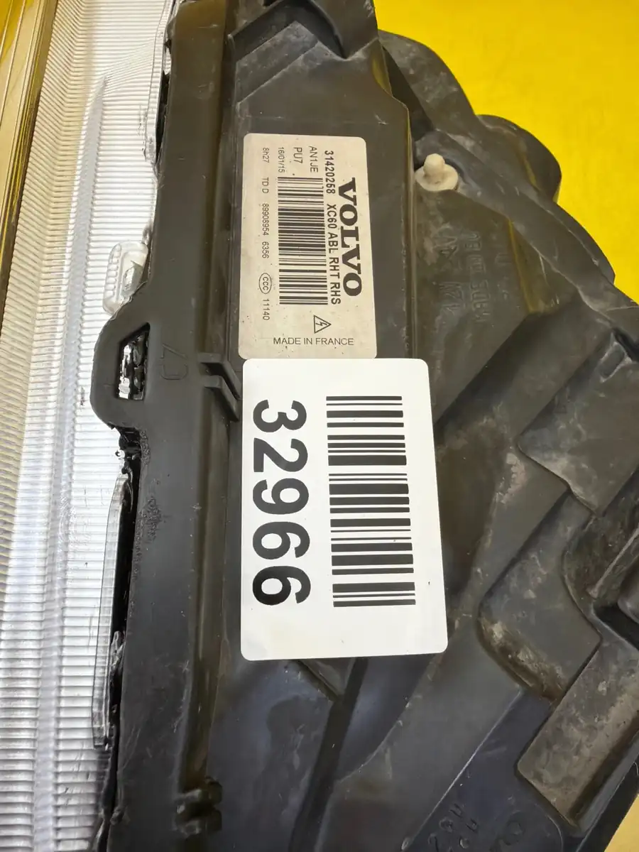 Far Dreapta Volvo XC60 Lift Xenon